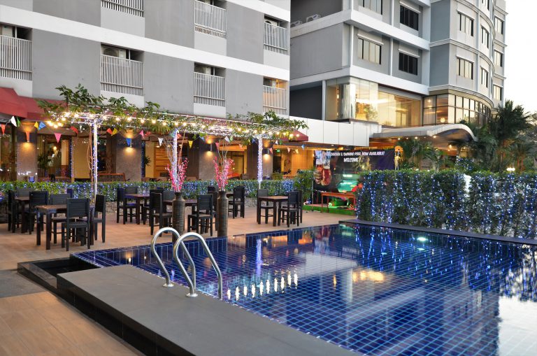 Tara Garden Thai Bangkok :Swimming Pool